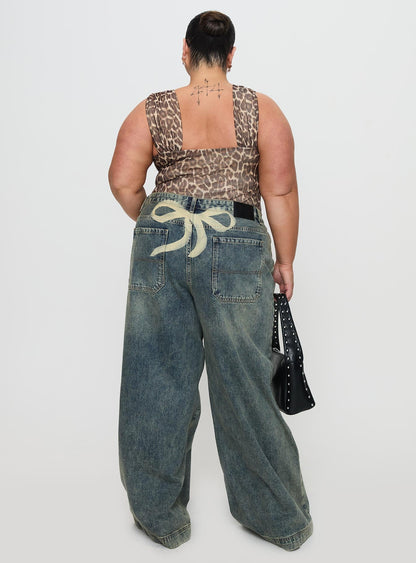 Ribbon Stamp Low Rise Wide Leg Jeans Antique Wash Curve